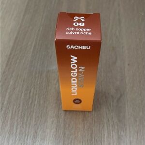 SACHEU Liquid Glow STAY-N All-Day Illuminator in Toasty Glaze